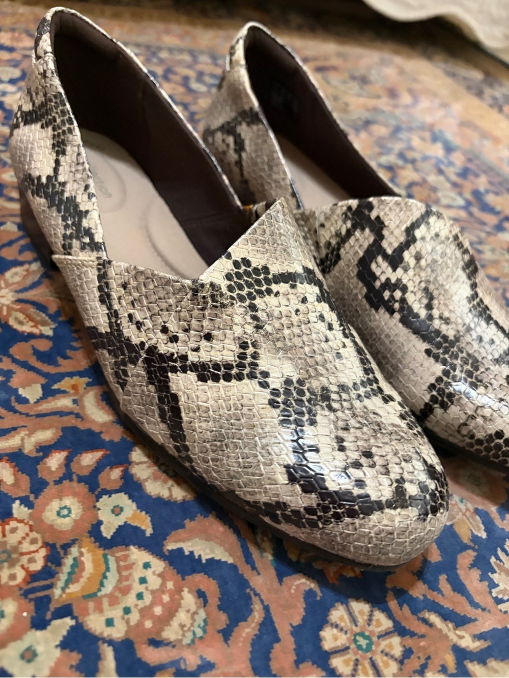 Like new Clarks size 8.5 Snake-Print Slip-On Loafers in taupe. Beautiful! - Picture 1 of 9